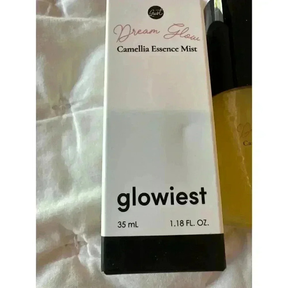 Glowiest Dream Glow Camellia Essence Mist 35 ml / 1.18 fl oz - Picture 2 of 6